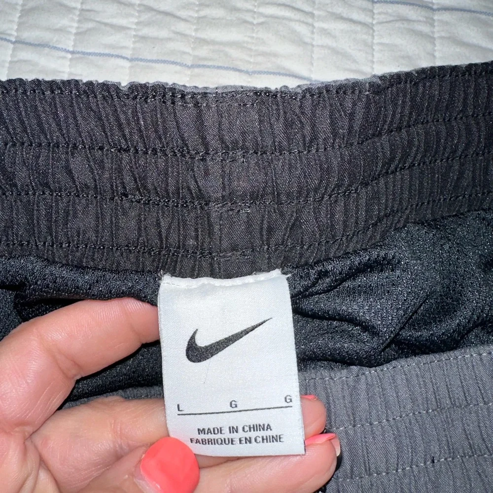 Nike Swim Men's JDI Swoosh 9" Iron Grey Volley Shorts (NESSC475-018) Size L - Picture 5 of 6